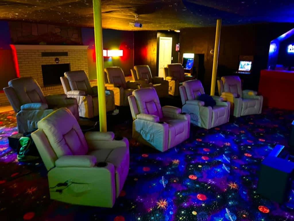 Big Stone Gap Gated Mansion - Basketball Court Movie Theater Views 빌라 외부 사진