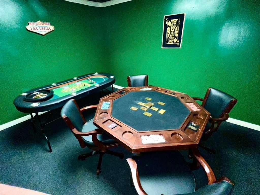 Big Stone Gap Gated Mansion - Basketball Court Movie Theater Views 빌라 외부 사진