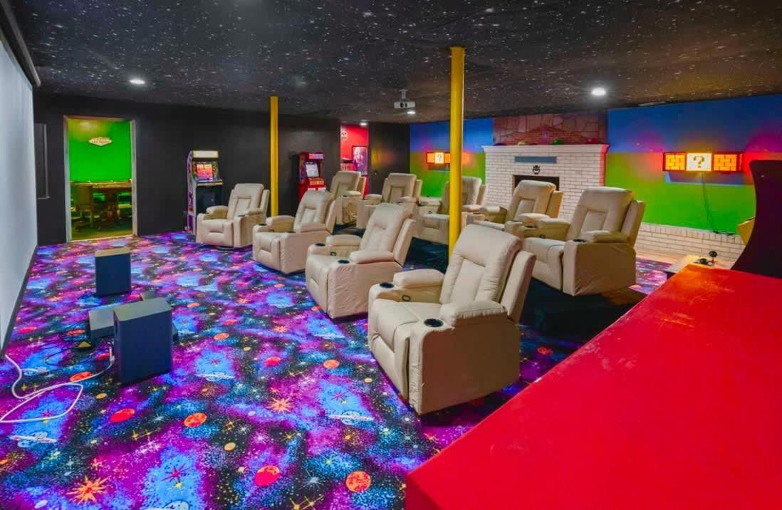 Big Stone Gap Gated Mansion - Basketball Court Movie Theater Views 빌라 외부 사진